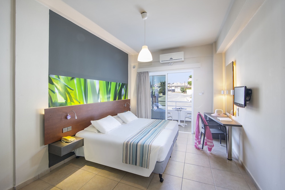 Double or Twin Room, Pool View