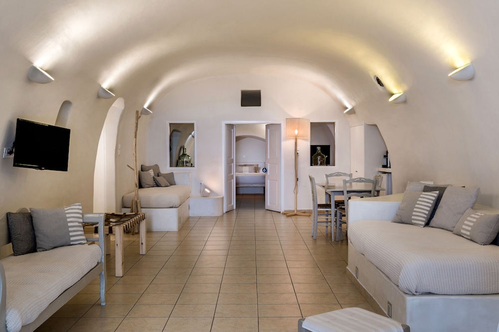 Canava Cave with Jacuzzi