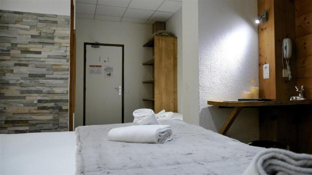 Twin room (forest view) photo 2