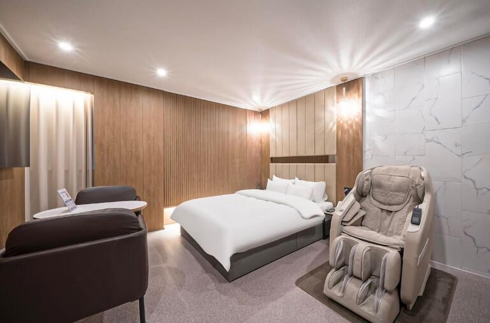Superior King Room - Photo 1