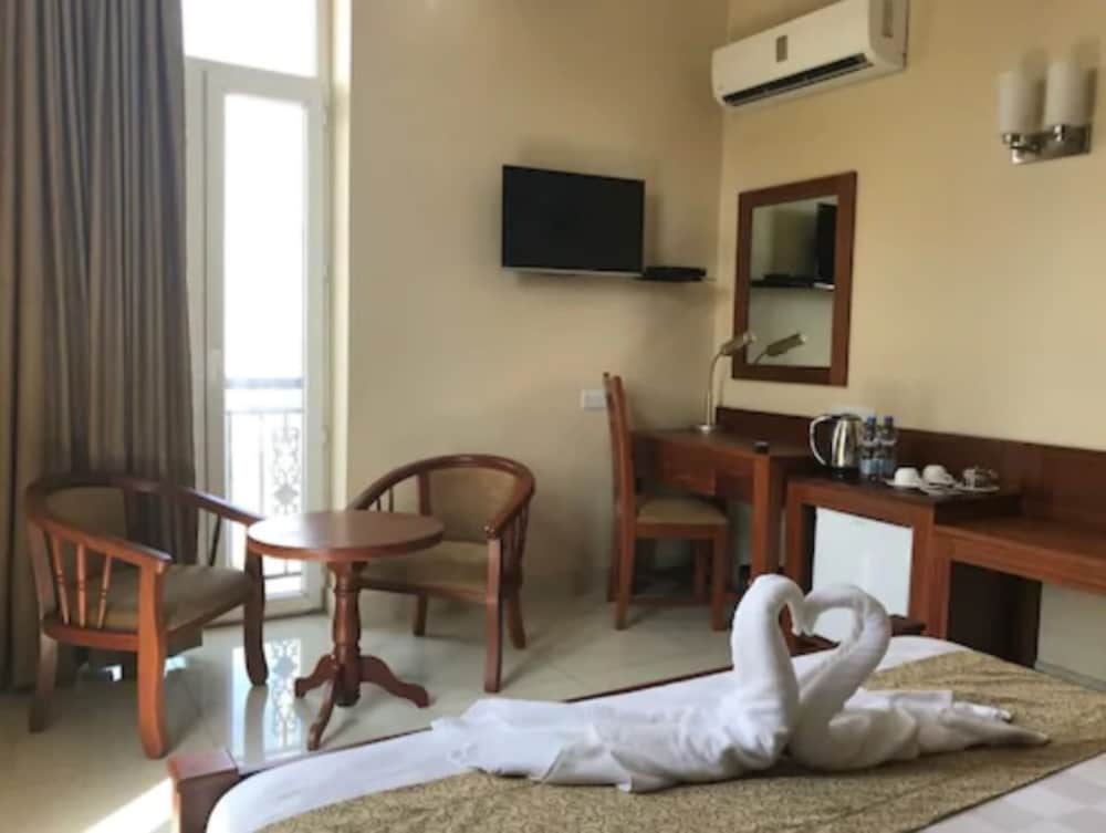 Superior Room, 1 Queen Bed, City View