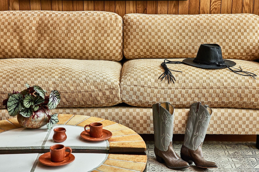 Proper Suite - Photo 6