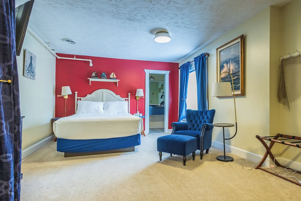 Captain's Quarters (2nd Floor)