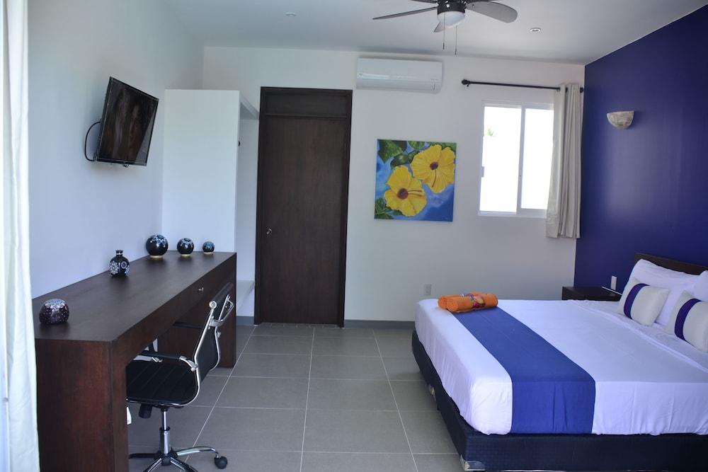 Comfort Room, Pool View photo 1