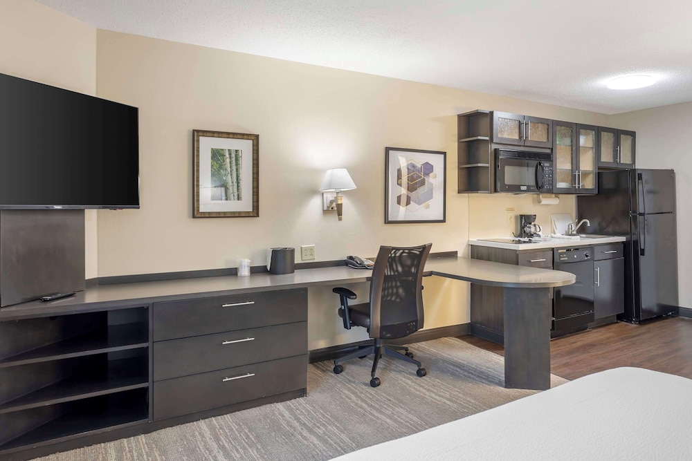 Standard Room, 1 Queen Bed, Accessible, Kitchen (Full Kitchen) - Photo 3