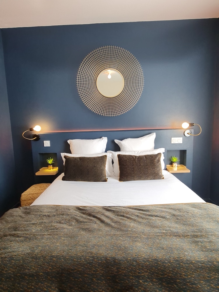 Standard Suite, City View - Photo 12