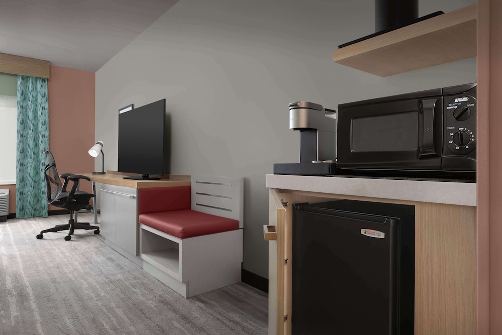 Room, 2 Queen Beds, Mobility/Hearing Accessible, Bathtub photo 2