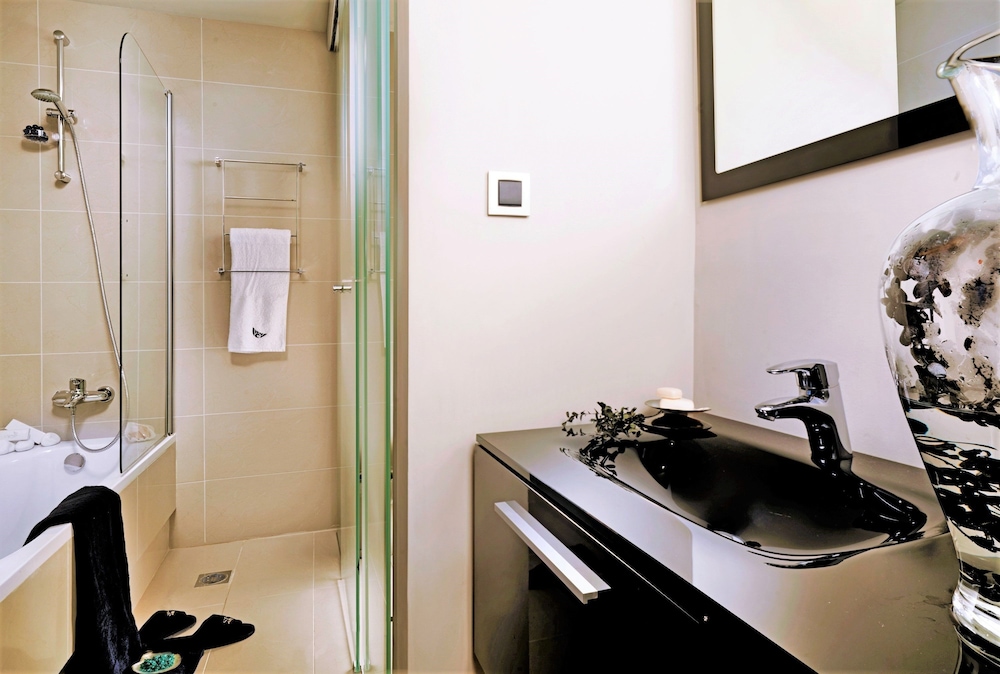 Luxury Two-Bedroom Suite - Photo 5