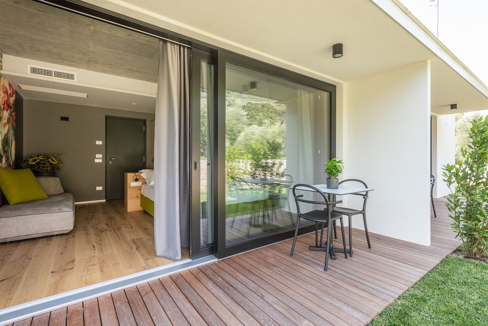Superior Triple Room, Garden View photo 2