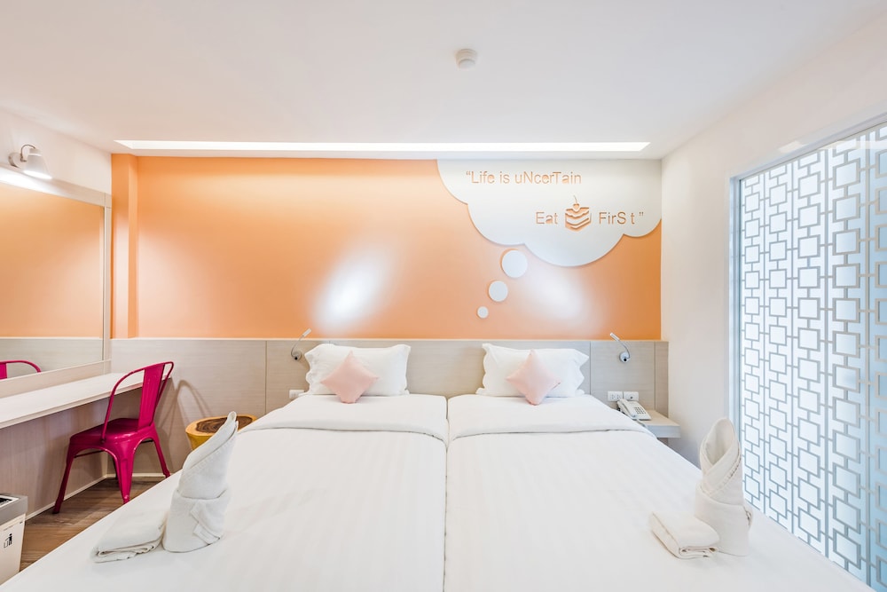 Standard Room (Twin Bed) - Photo 10