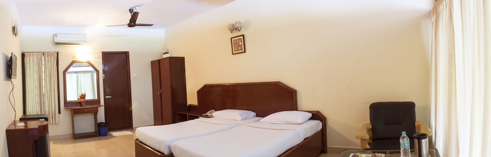 Deluxe Room - Photo 5