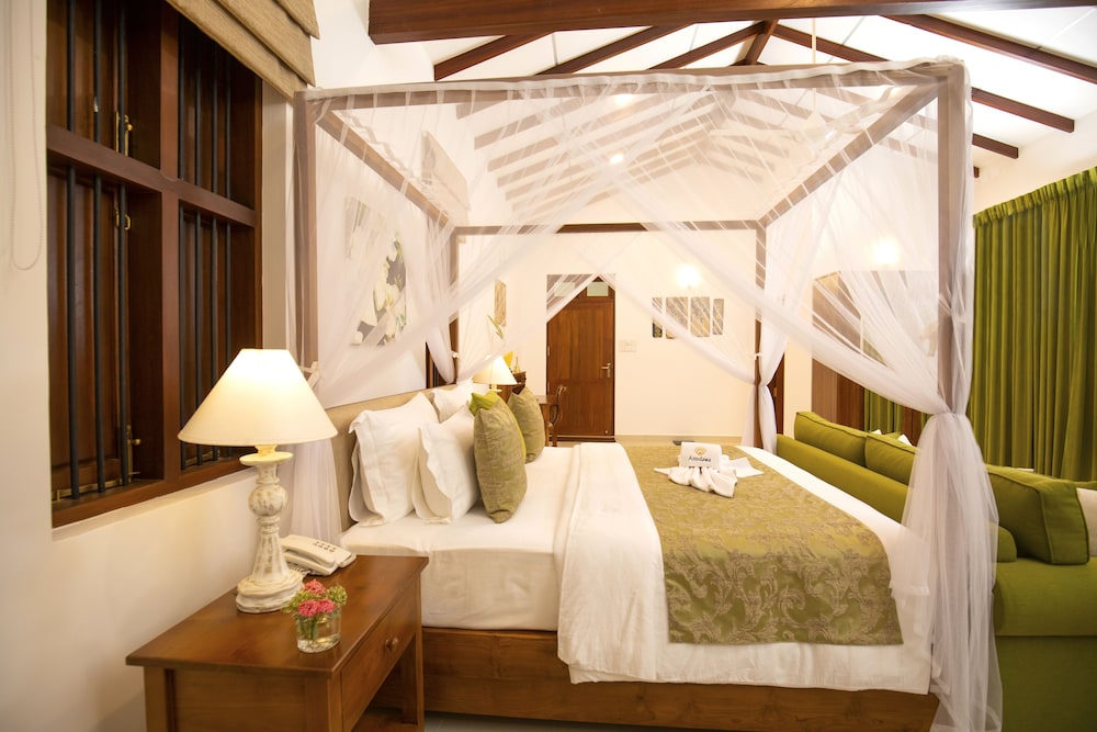 Luxury Room, 1 King Bed, Garden View, Poolside