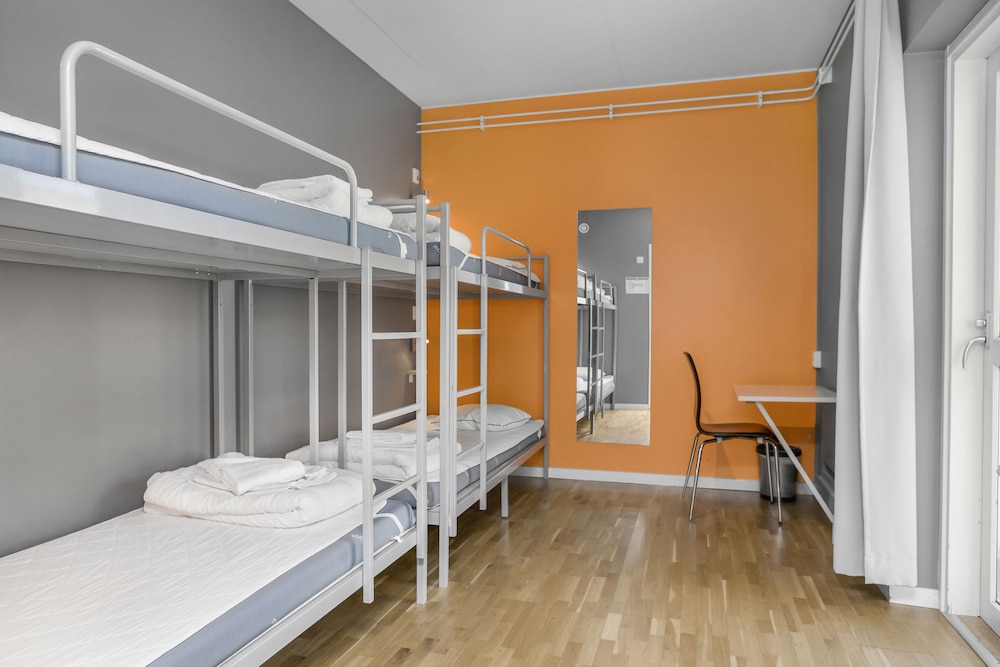 Economy Room, Multiple Beds, Non Smoking (Family, No Bathroom) - Photo 3