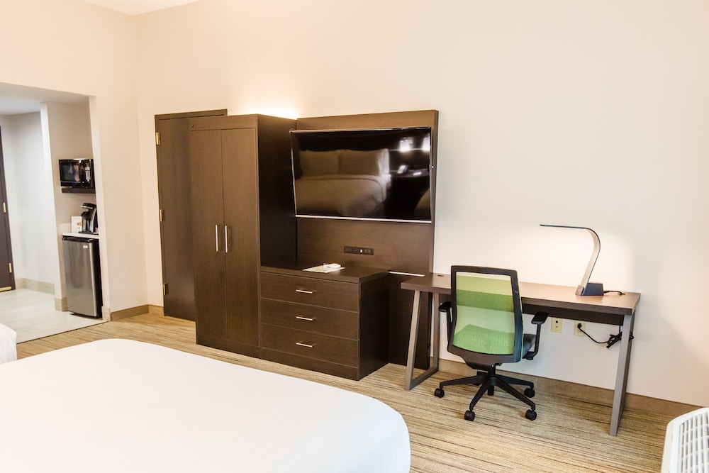 Suite, Multiple Beds - Photo 5