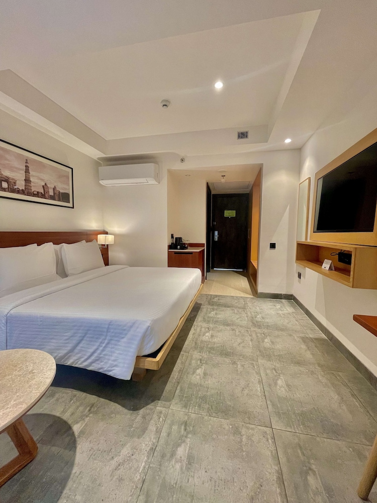 Superior Room, 1 King Bed, Non Smoking - Photo 6