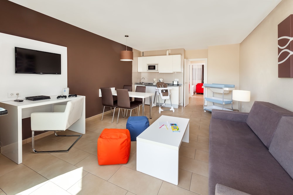 Family Apartment, 1 Bedroom - Photo 3