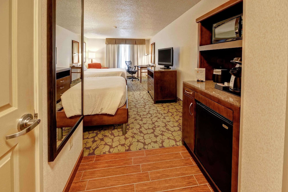 Hearing Accessible Room with 2 Queen Beds, Drinks & Snacks - Photo 2