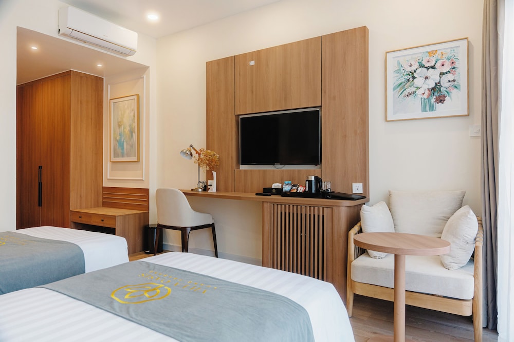 Deluxe Double Room Single Use, 1 Bedroom, Non Smoking, Lake View - Photo 8