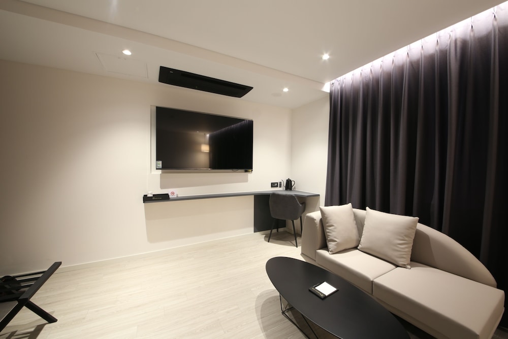 Deluxe Room (No Breakfast on Sat&Sun)