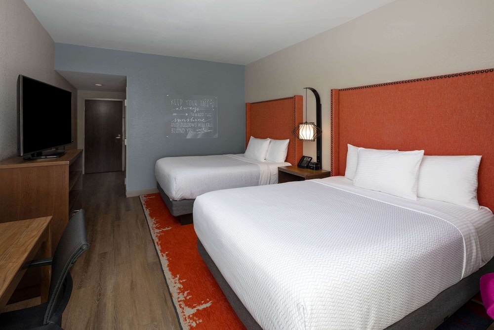 Room, 2 Queen Beds, Non Smoking - Photo 4