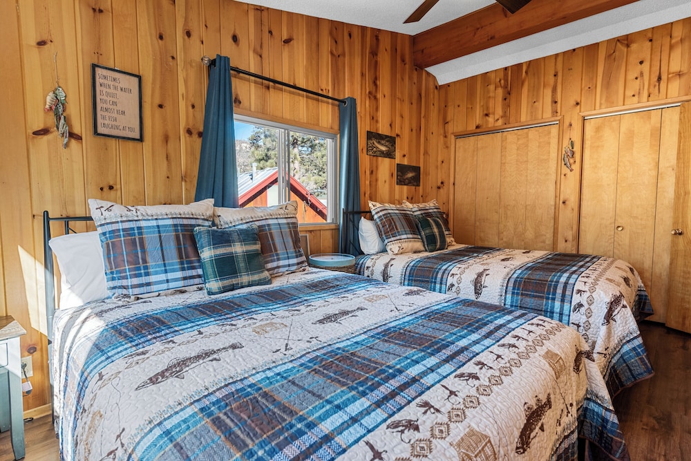 Cabin, Multiple Beds, Patio, Mountain View photo 3
