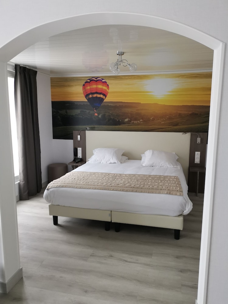 Junior Suite, Multiple Beds, Non Smoking (with Sofabed) - Photo 2