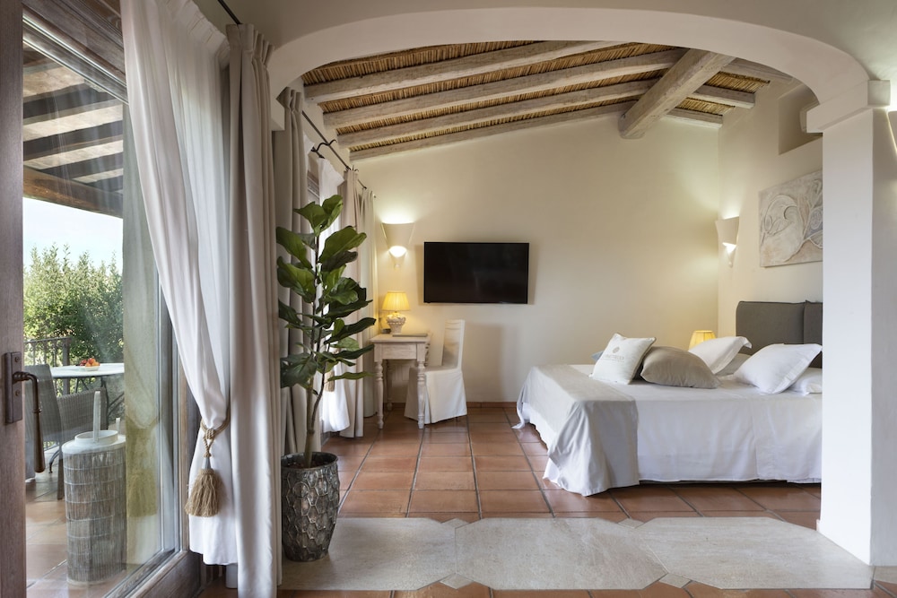 Suite (Pool) photo 2