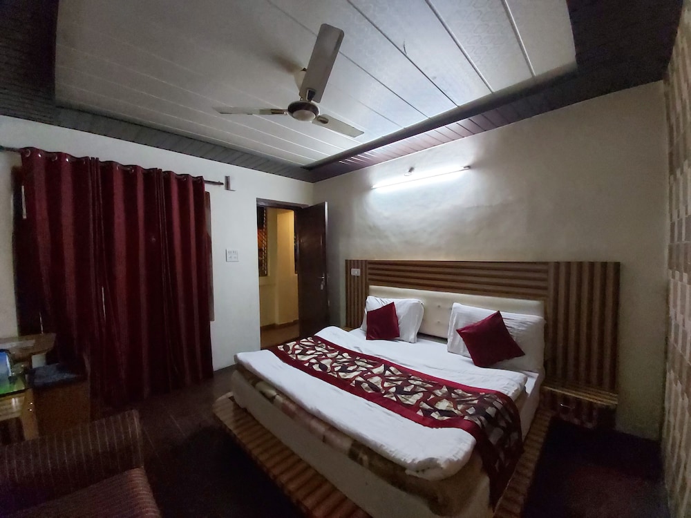 Deluxe Double Room, Multiple Beds photo 2