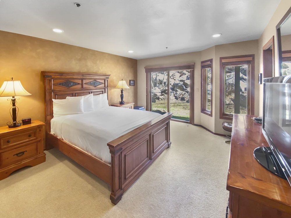 Condo, 3 Bedrooms