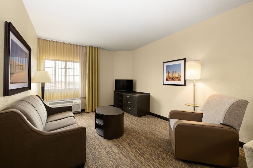 Suite, 1 Bedroom - Photo 6