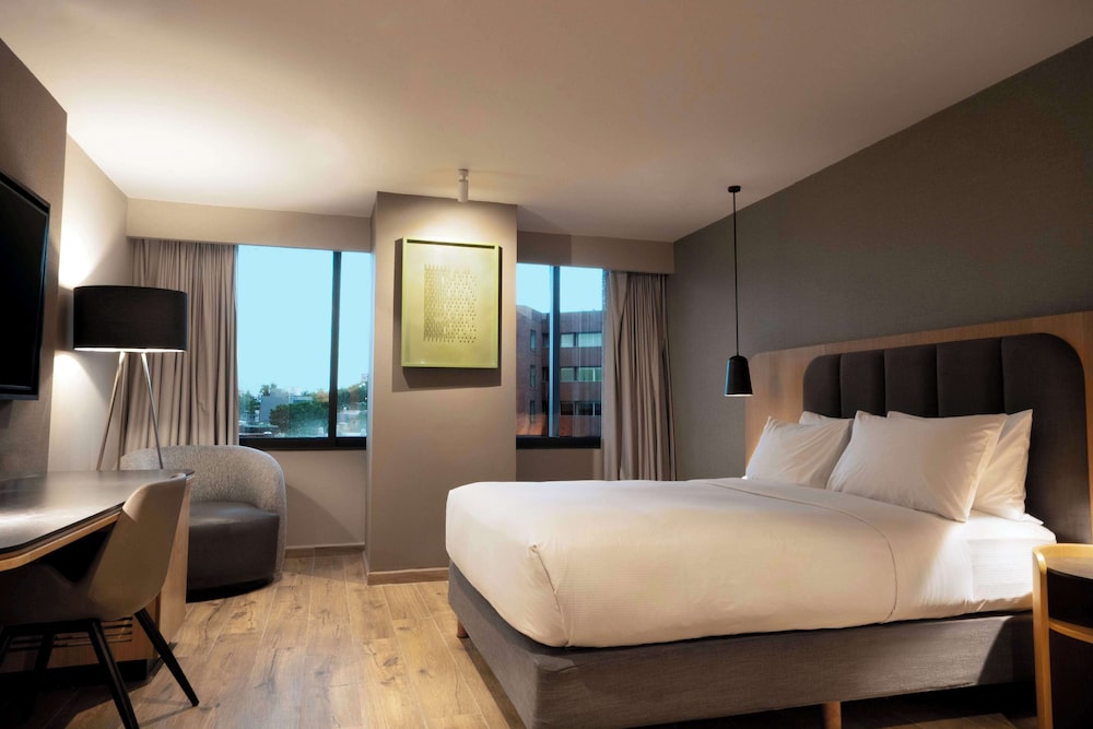 Standard Room, 1 Queen Bed - Photo 3