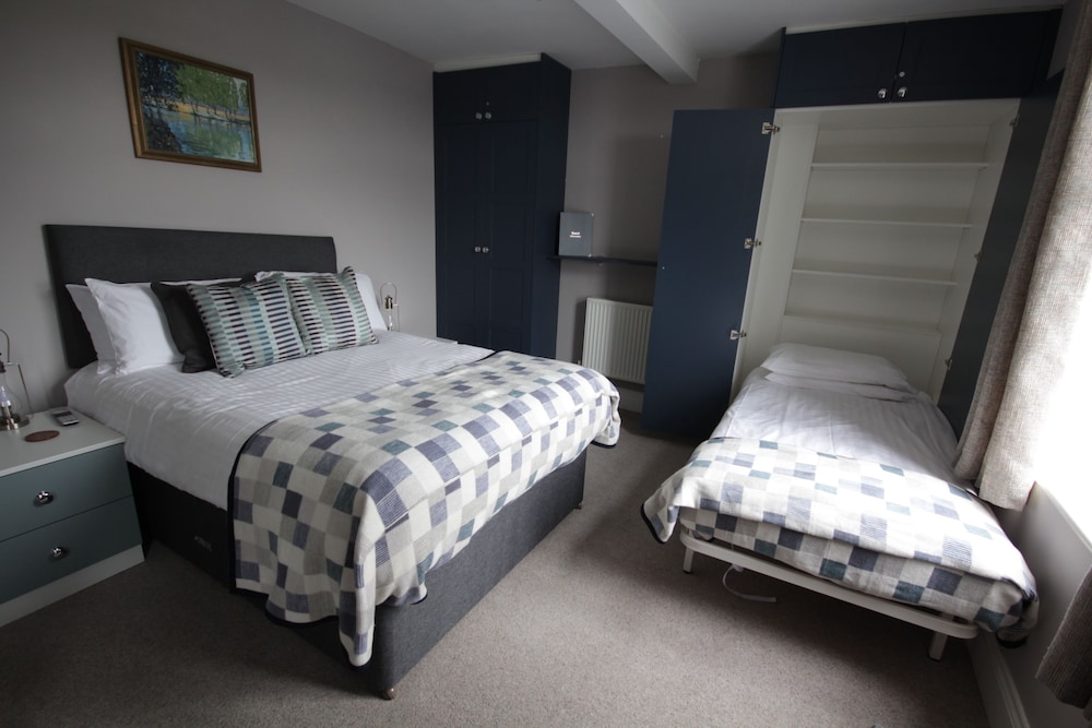 Family Room, Ensuite - Photo 3