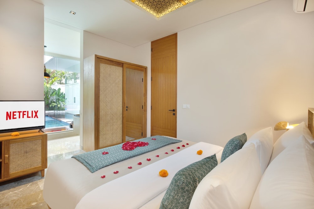 3 Bedroom Villa with Private Pool & Bathtub - Photo 2