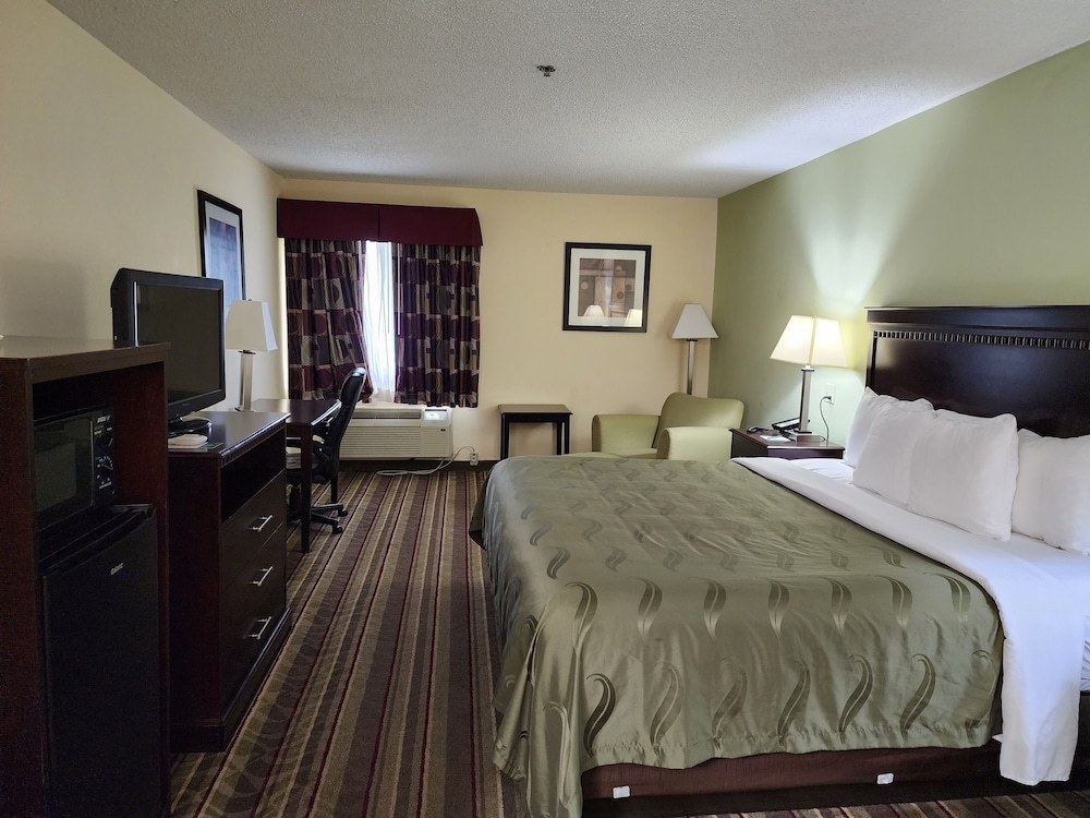 Suite, 1 King Bed, Jetted Tub photo 3