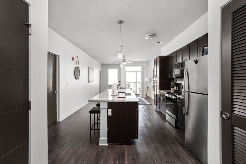 Cozysuites Spacious 2BR Next to Whole Foods, Photo 7