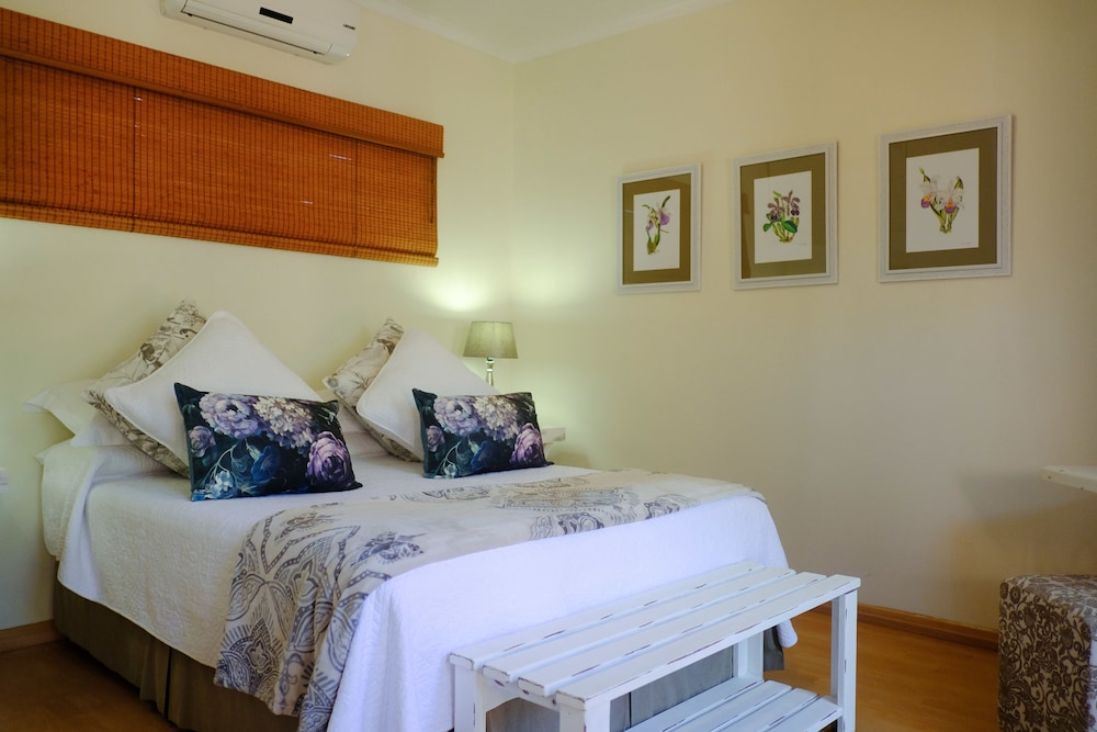 Luxury Room, 1 Queen Bed (Room E) photo 3