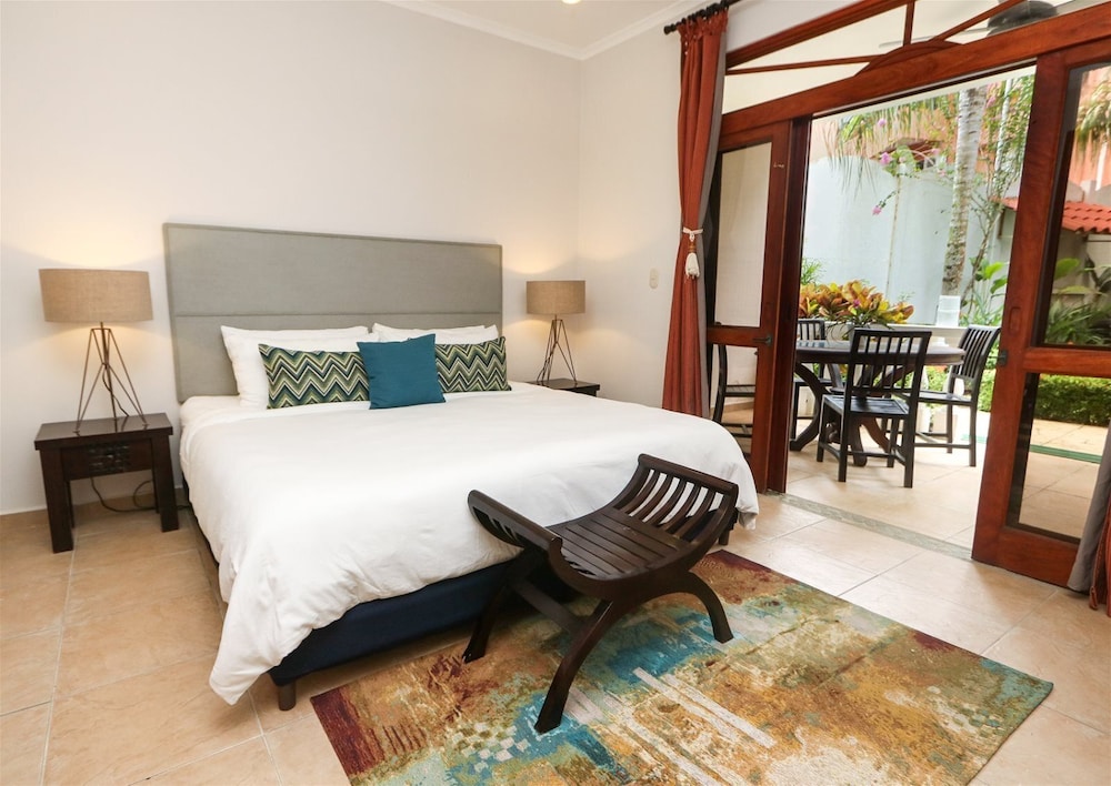 Condo (Charming Garden View Apt in Exclusive)