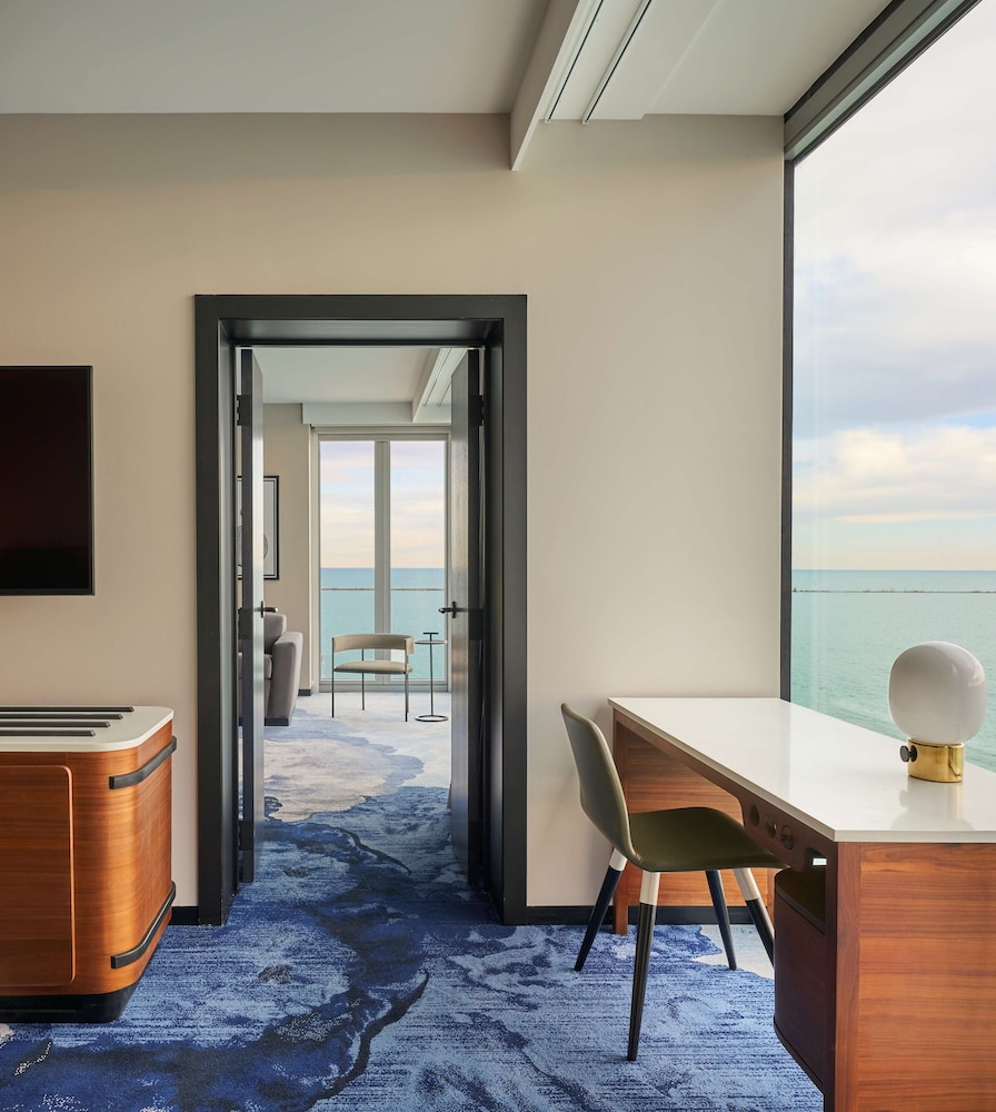 Suite, 1 King Bed