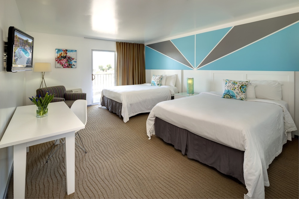 Standard Double Room, 2 Queen Beds - Photo 3
