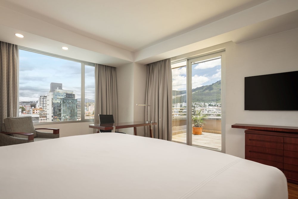 Suite, 1 King Bed, Terrace (City View) - Photo 12