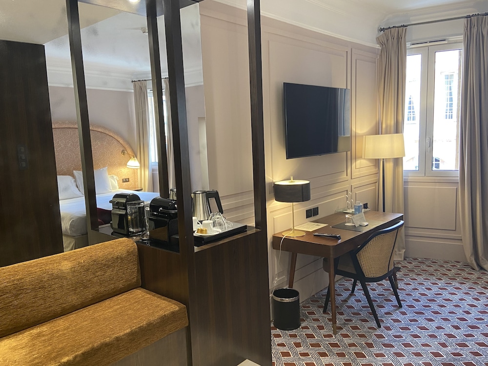 Exclusive Room, 1 King Bed, Non Smoking - Photo 7