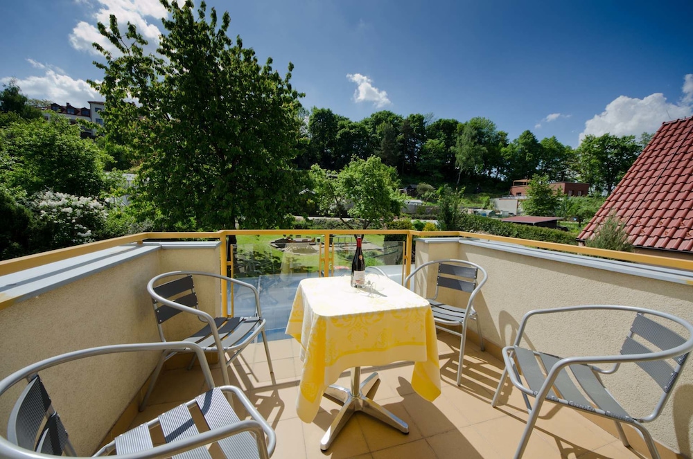 Family Apartment, 1 Bedroom, Balcony, Garden View (Kitchen)