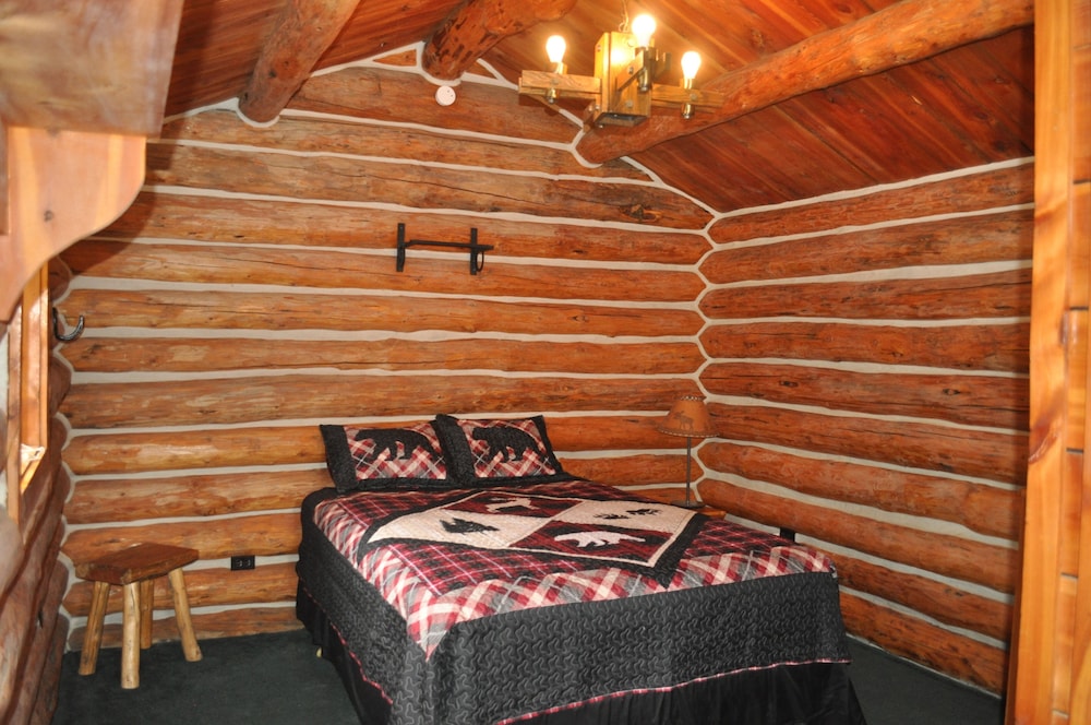 Romantic Cabin, 1 Queen Bed, Patio, Mountain View