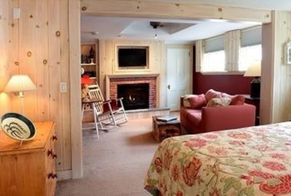White Pine Suite