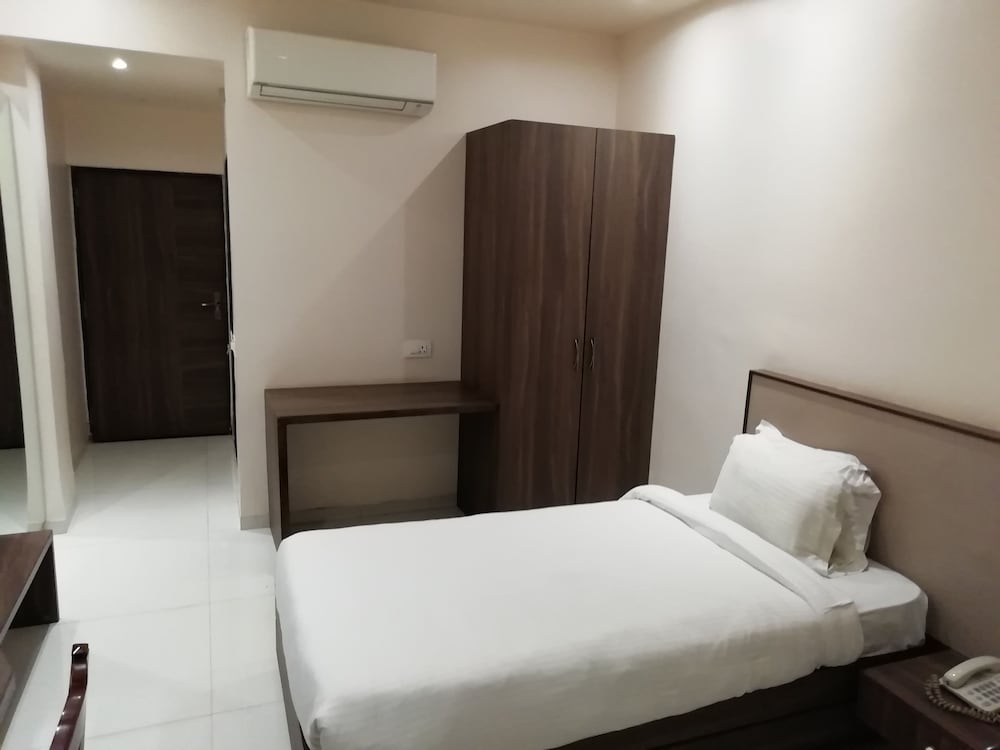 Deluxe Ac