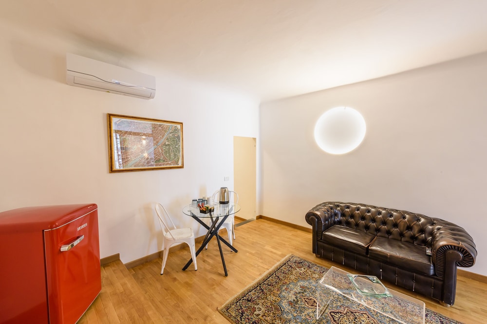 Executive Suite (Duomo View) thumbnail 6