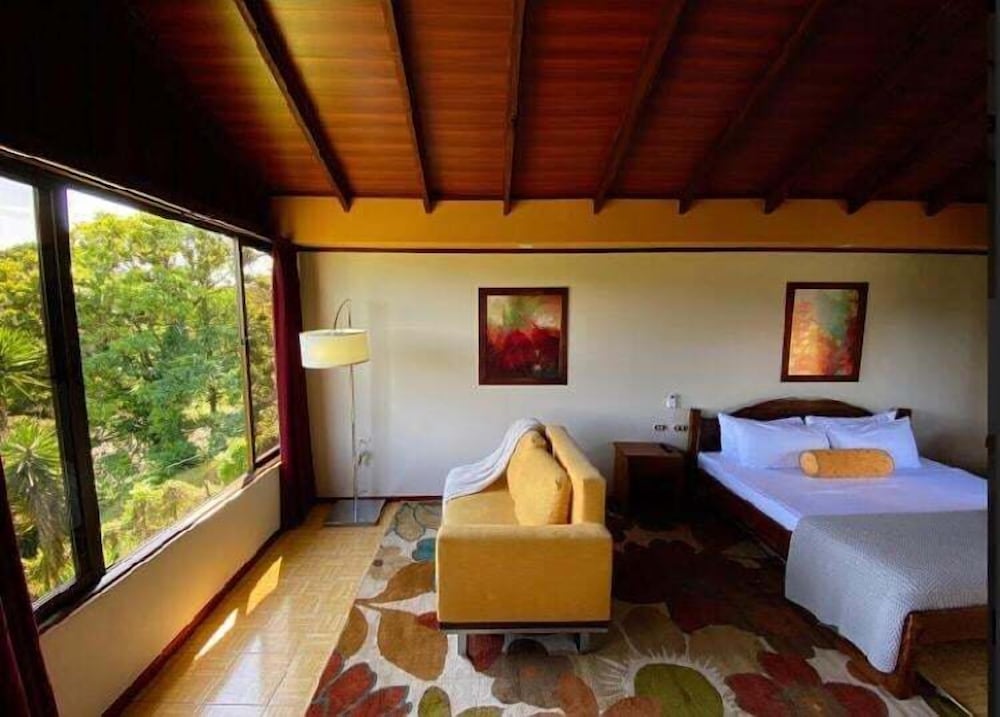 Deluxe Bungalow, 1 King Bed, Mountain View, Mountainside photo 3