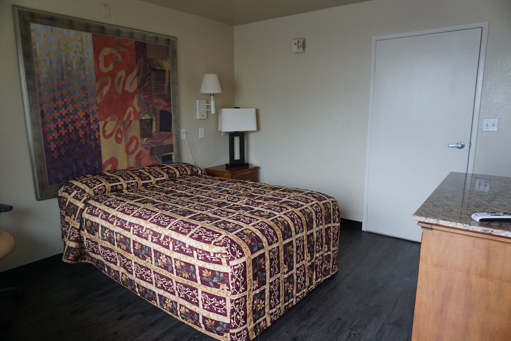 Standard Room, 1 King Bed, Smoking