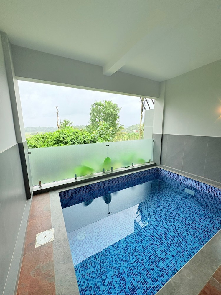 Honeymoon Double Room, Balcony, Pool View photo 2