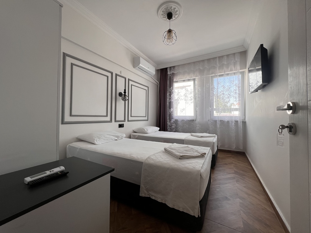Economy Room (private bathroom outside the room) photo 1